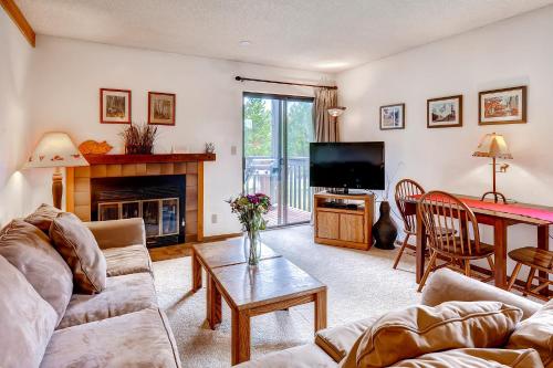 One-Bedroom Mountainside Condo D107 – Photos 2
