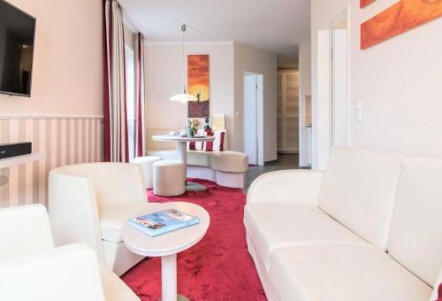 TV a/nebo společenská místnost v ubytování Suiten-Hotel mare Langeoog