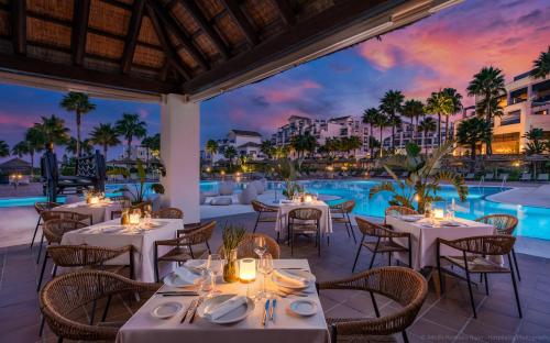 En restaurang eller annat matställe på Estepona Hotel & Spa Resort