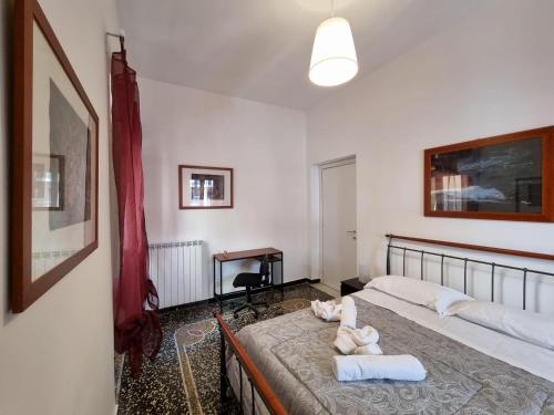 Lova arba lovos apgyvendinimo įstaigoje WOW HOME 2 - 175 mq - posteggio privato - davanti porto traghetti - fino a 10 posti letto - balcone