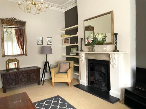 Pass the Keys Stylish Garden Apartment with Free Parking in Ealing
