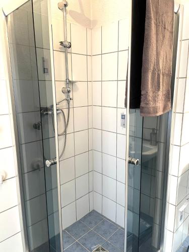 Bagno di Uriges Ferienhaus in der Altstadt von Saarburg mit Sauna, Kinderspielecke, 1000Mbit Wlan, 1 Minute vom Wasserfall entfernt