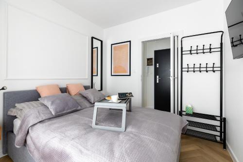 Postel nebo postele na pokoji v ubytování Apartament Zagnańska Patio Vita- z garażem podziemnym i klimatyzacją