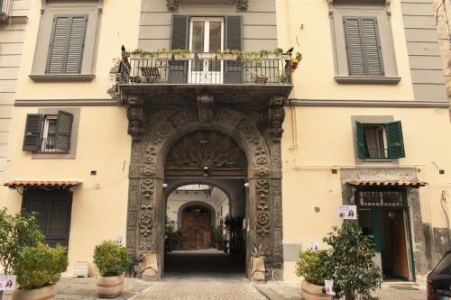 Corno Napoletano free parking for small cars only