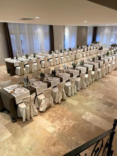 a row of tables and chairs in a room at Borgo Villa Maria in Monticchio