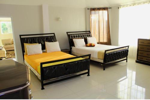 A bed or beds in a room at LA CASA guest house and bar