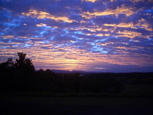 a sunset with clouds in the sky at Tinaroo Sunset Retreat in Barrine