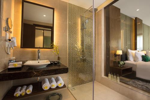 a bathroom with a sink and a shower at DIC Star Hotels & Resorts Vinh Phuc in Yen