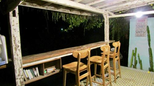 Φωτογραφία από το άλμπουμ του Dikaloha Surfschool and Stay σε Airsatang