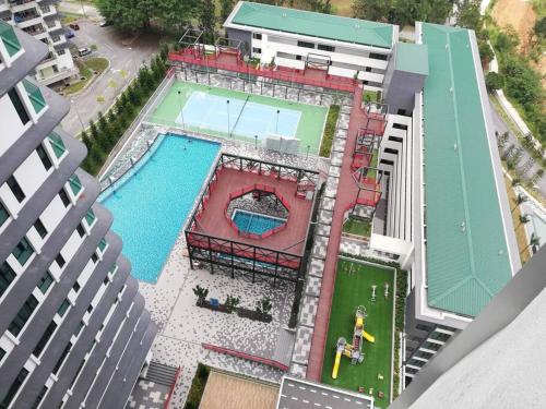 an overhead view of a swimming pool in a city at Genting Geo 38 Premium Home Plus 6 Nr GPO & Skyway in Genting Highlands