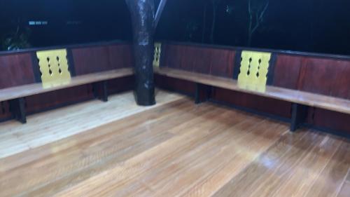 a row of benches in a bowling alley at โฮมสเตย์บ้านนายสิงโตเขาคูหา in Ban Khu Ha Nai (1)