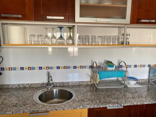 Kuchyňa alebo kuchynka v ubytovaní Encantador ático con chimenea y piscina en Almería