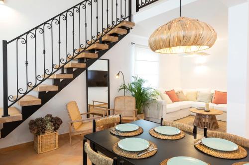 APARTMENT LURI - three-room penthouse apartment - wonderful view of the sea - 100 metres from the beach - 10 minutes from Supetar ferry port - free secured parking - facilities nearby