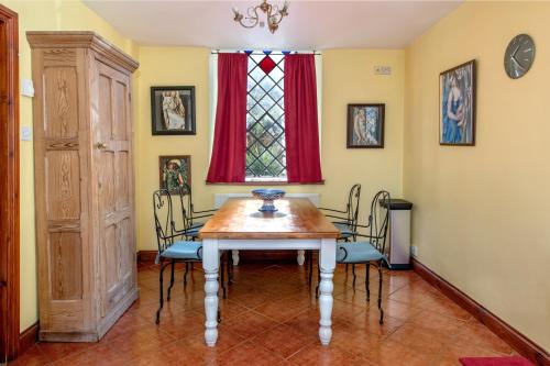 Φωτογραφία από το άλμπουμ του Stunning baptist chapel with concert piano, pets welcome σε Higher Wambrook