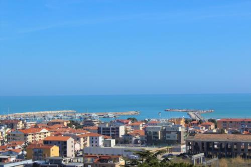 a city with buildings and the ocean in the background at Ostello e Camere Private Prima Luce Foresteria in Giulianova
