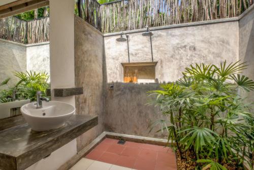 Bilik mandi di Coconut Grove