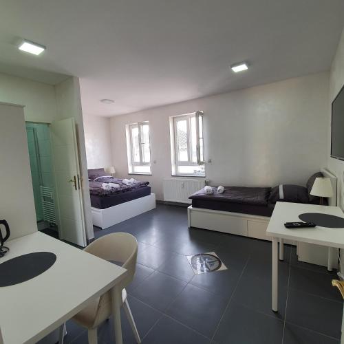 Letto o letti in una camera di Pension Bad Soden / Apartment and Rooms