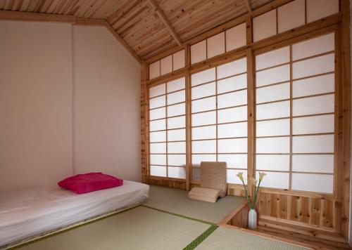 Postel nebo postele na pokoji v ubytování Zen Box House