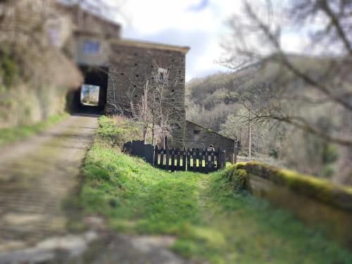 a stone building with a tunnel in the background at Ollar do Cido in Seoane