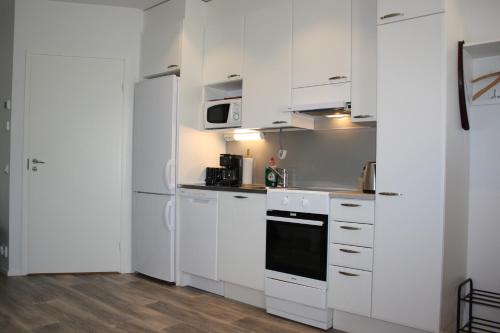 Cuisine ou kitchenette dans l'établissement EMMA - New & Modern row house flat in Närpes - 24h Check in