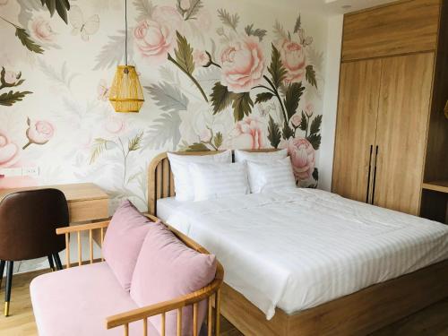 Giường trong phòng chung tại Rose Villa Venus Resort by Flamingo