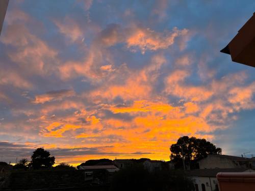 a cloudy sky with a sunset in the background at Sunnyside Apartment in Torre Grande