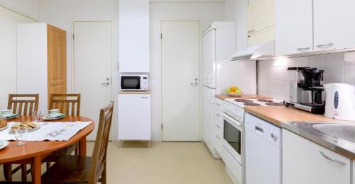 Η κουζίνα ή μικρή κουζίνα στο Hostel Eduskunta