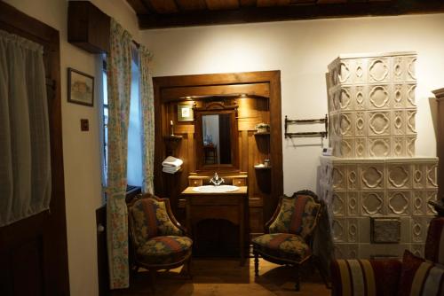a bathroom with a sink and a mirror at Count Kálnoky's Transylvanian Guesthouses in Micloşoara