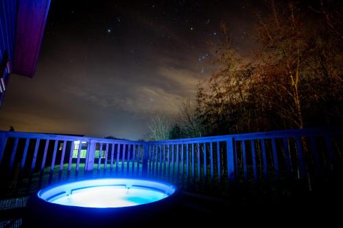 Deneb Lodge with Hot Tub