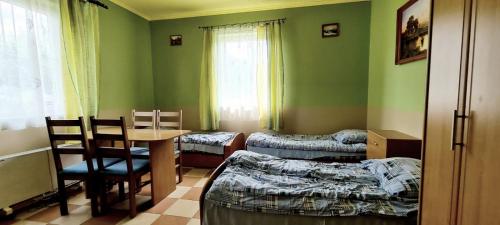 Voodi või voodid majutusasutuse Gościniec toas