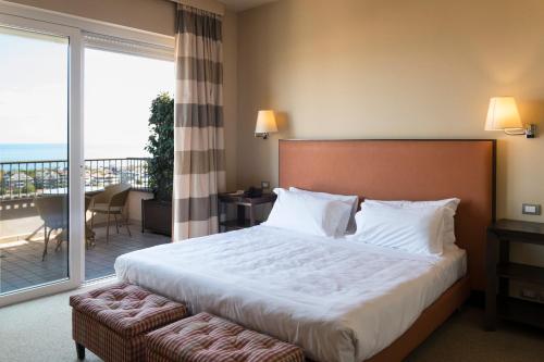 a hotel room with a bed and a balcony at Villa Maria Hotel & SPA in Francavilla al Mare