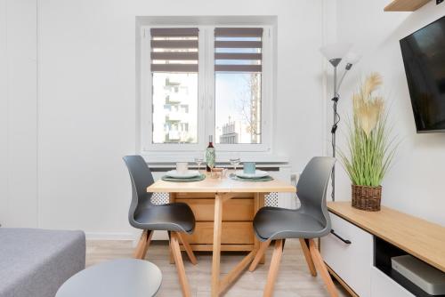 a small dining room with a table and chairs at Apartament Przystań Gdynia by Renters in Gdynia
