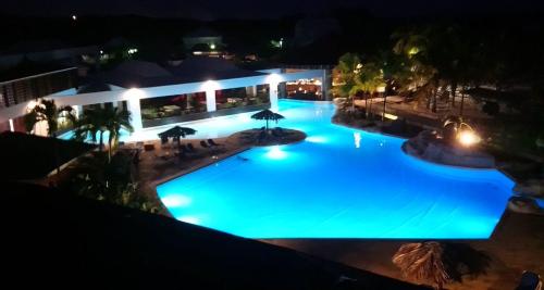 an overhead view of a swimming pool at night at Studio 25 m Manganao Joela 4 personnes avec machine a laver in Saint-François