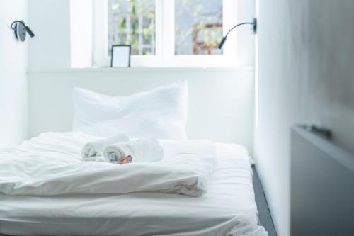 A bed or beds in a room at josef's home I Studio Mini I near UNO & VIC