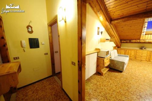 Ett badrum på Appartamento Feloi vicino alle piste da sci