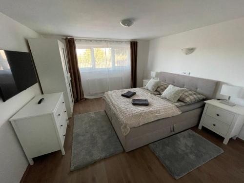 Posteľ alebo postele v izbe v ubytovaní Malibu Apartman