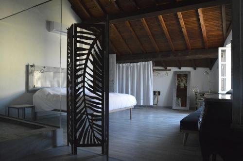 a bedroom with two beds and a mirror in it at B&B Giardinidivale a 2 chilometri da Finale Ligure in Borgio Verezzi