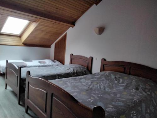 Ένα ή περισσότερα κρεβάτια σε δωμάτιο στο Le Relais des Sites
