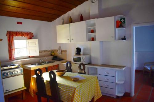 Η κουζίνα ή μικρή κουζίνα στο Quinta do Pinhal