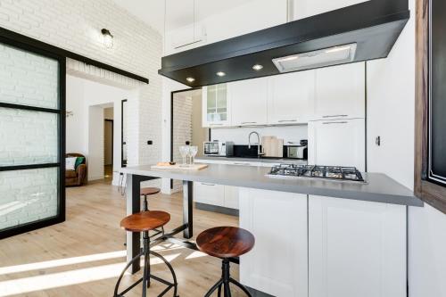 BMGA l Glam Industrial 3-Bed Apartment in Termini