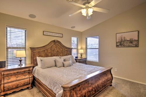 Postel nebo postele na pokoji v ubytování Mesa Oasis Private Pool with Slide and Game Room!