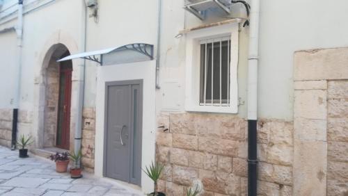 Το κτήριο όπου στεγάζεται  το διαμέρισμα