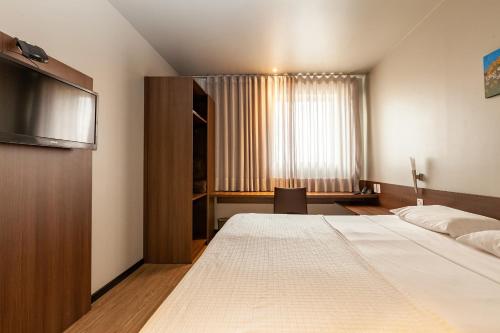 Postel nebo postele na pokoji v ubytování Tri Hotel Executive Lajeado