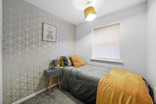a bedroom with a bed and a window at Poplar street Contractors & Leisure by Leecroft Stays in Wellingborough