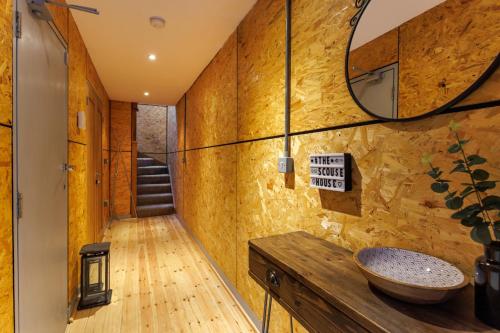 Air Host & Stay - The Scouse House - Quirky 2BR Image