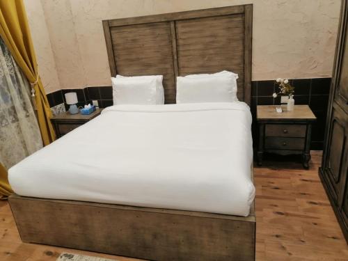 A bed or beds in a room at سيبار للشقق المخدومة Sippar Serviced Apartments