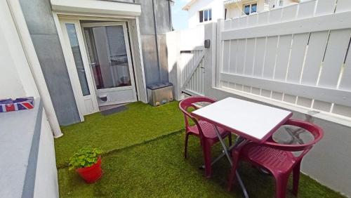 Μπαλκόνι ή βεράντα στο LauRina - Chambre, SDB, terrasse, arrivée autonome