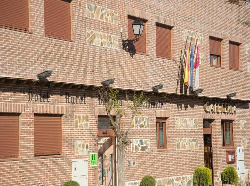 a brick building with graffiti on the side of it at Hotel Rural "Victoria" in Humanes