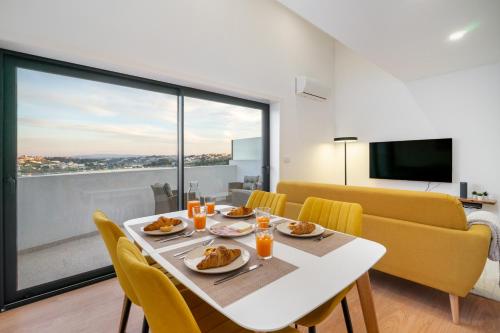WHome Riverside View Premium Apartment w/ AC & Terrace