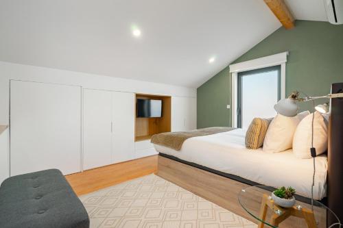 WHome Riverside View Premium Apartment w/ AC & Terrace